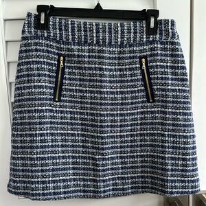 LOFT navy/white tweed mini skirt in size 4P in great condition